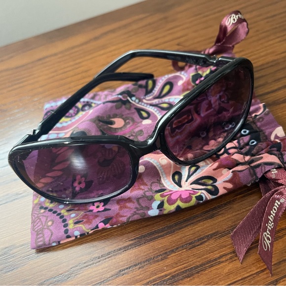 Sunglasses (women’s) - Picture 6 of 13